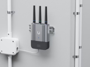 Ubiquiti UMR-Industrial LTE Cat 4 Indoor/Outdoor Mobile Router ...